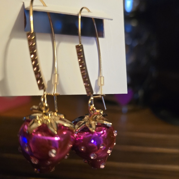 Betsey Johnson Strawberry Dangle Earrings! NWT! - Picture 8 of 15